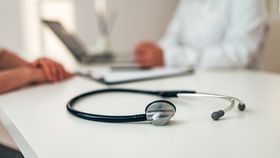 VIDEO Reguli noi la acordarea concediilor medicale! Ce schimbări au apărut?